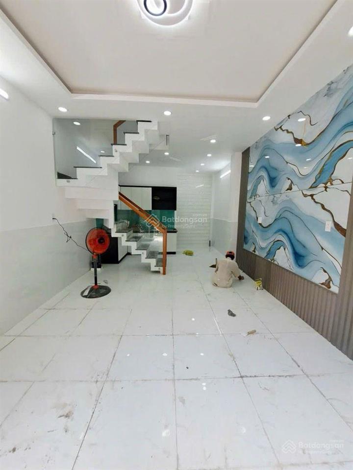 Bán nhà giáp tân phú. q6, gần đầm sen. ngang 4m. 40m2, nhà mới. nhỉnh 3 tỷ lớn