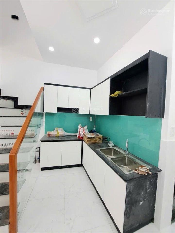 Bán nhà giáp tân phú. q6, gần đầm sen. ngang 4m. 40m2, nhà mới. nhỉnh 3 tỷ lớn