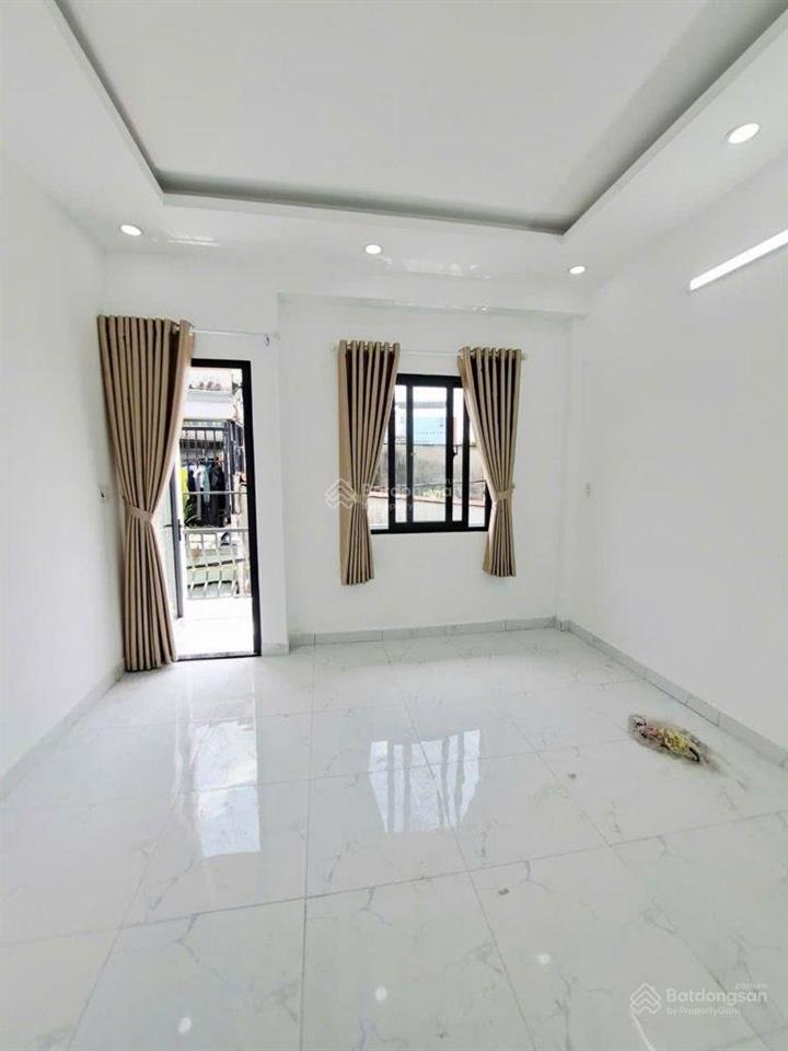 Bán nhà giáp tân phú. q6, gần đầm sen. ngang 4m. 40m2, nhà mới. nhỉnh 3 tỷ lớn