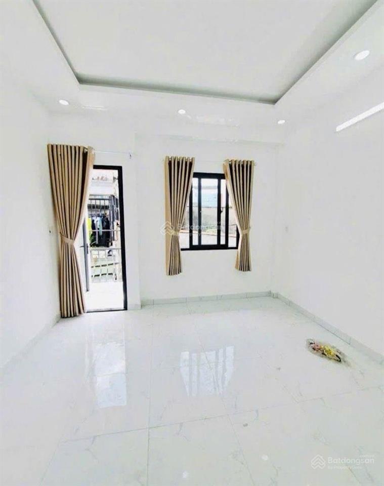 Bán nhà giáp tân phú. q6, gần đầm sen. ngang 4m. 40m2, nhà mới. nhỉnh 3 tỷ lớn