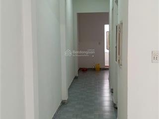 Nhà phù hợp cho gia đình 4 đến 5 người. thoáng mát, hàng xóm thân thiện
