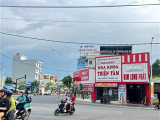 Bán nhà 3 tầng mặt tiền trần hưng đạo ngay ngã 4 đường hai bà trưng thđ
dt 444m2 ngang 9m sổ rê