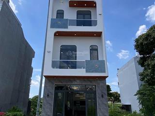 Nhà vừa hoàn thiện nằm trong kdc dân cư đồng bộ phường dĩ an ,tp.hcm gần vicom550.
sổ hồng riêng.