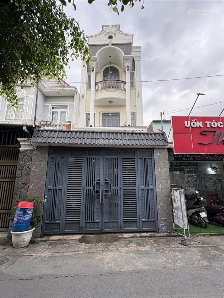 Bán nhà 3 tầng mặt tiền p. đông hoà gần sân vận động dĩ an nhà đẹp dt lớn kiến trúc tân cổ điển