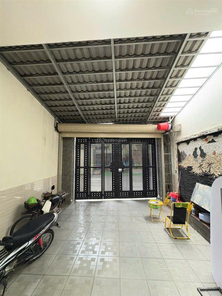 Bán nhà 3 tầng mặt tiền p. đông hoà gần sân vận động dĩ an nhà đẹp dt lớn kiến trúc tân cổ điển