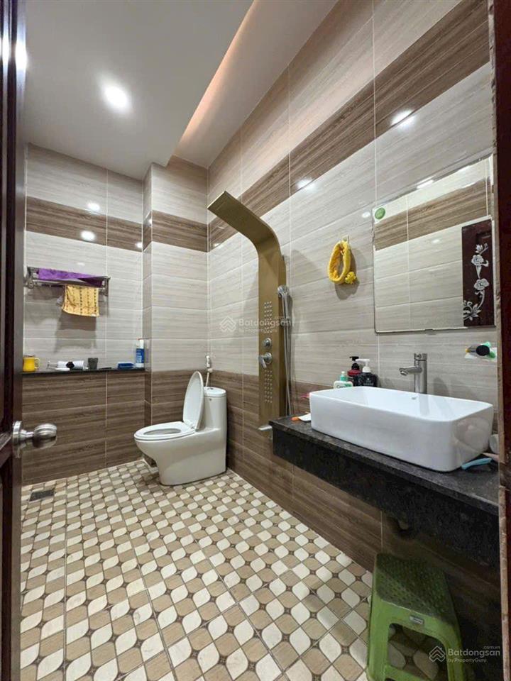 Bán nhà 3 tầng mặt tiền p. đông hoà gần sân vận động dĩ an nhà đẹp dt lớn kiến trúc tân cổ điển