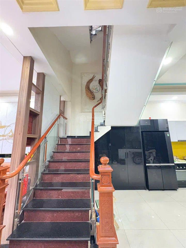 Bán nhà 3 tầng mặt tiền p. đông hoà gần sân vận động dĩ an nhà đẹp dt lớn kiến trúc tân cổ điển