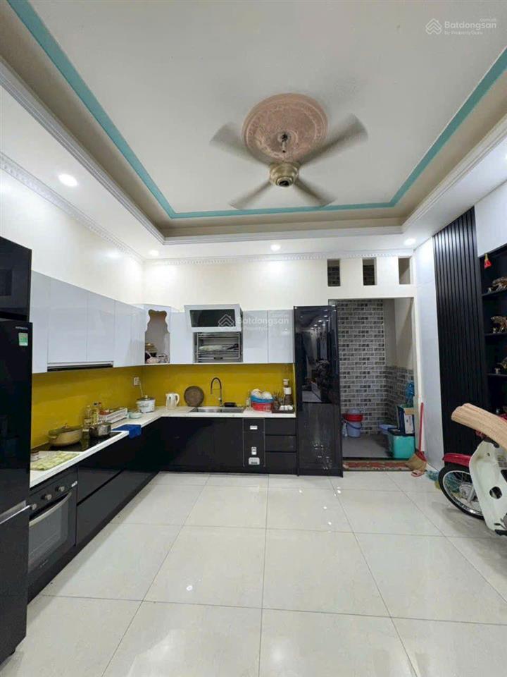 Bán nhà 3 tầng mặt tiền p. đông hoà gần sân vận động dĩ an nhà đẹp dt lớn kiến trúc tân cổ điển