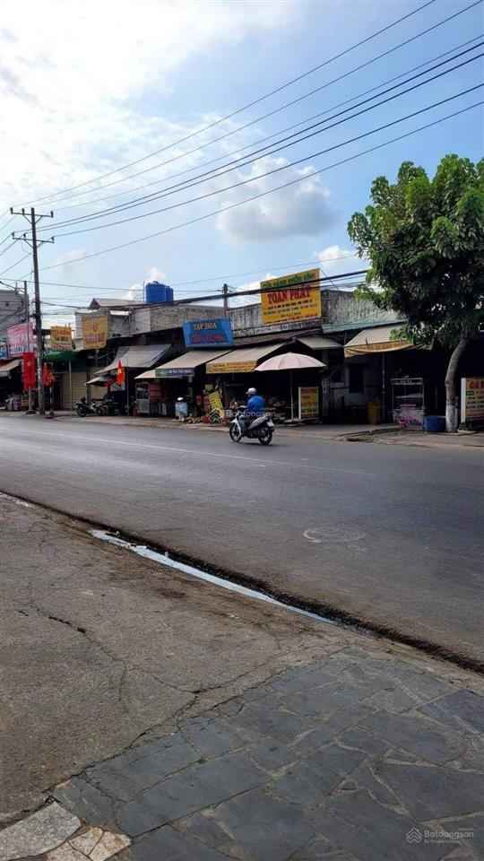 Hạ gần 6ty bán lô đất mặt tiền đường 22/12
diện tích  ngang 15 x75 = 1125m2.
trên đất có