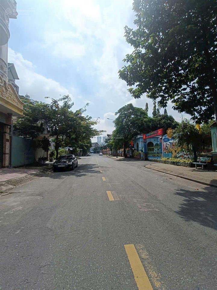 Bán nhà khu trung tâm hành chính dĩ an .tphcm  diện tích  120m, 1 trệt 2 lầu  ngay cổng