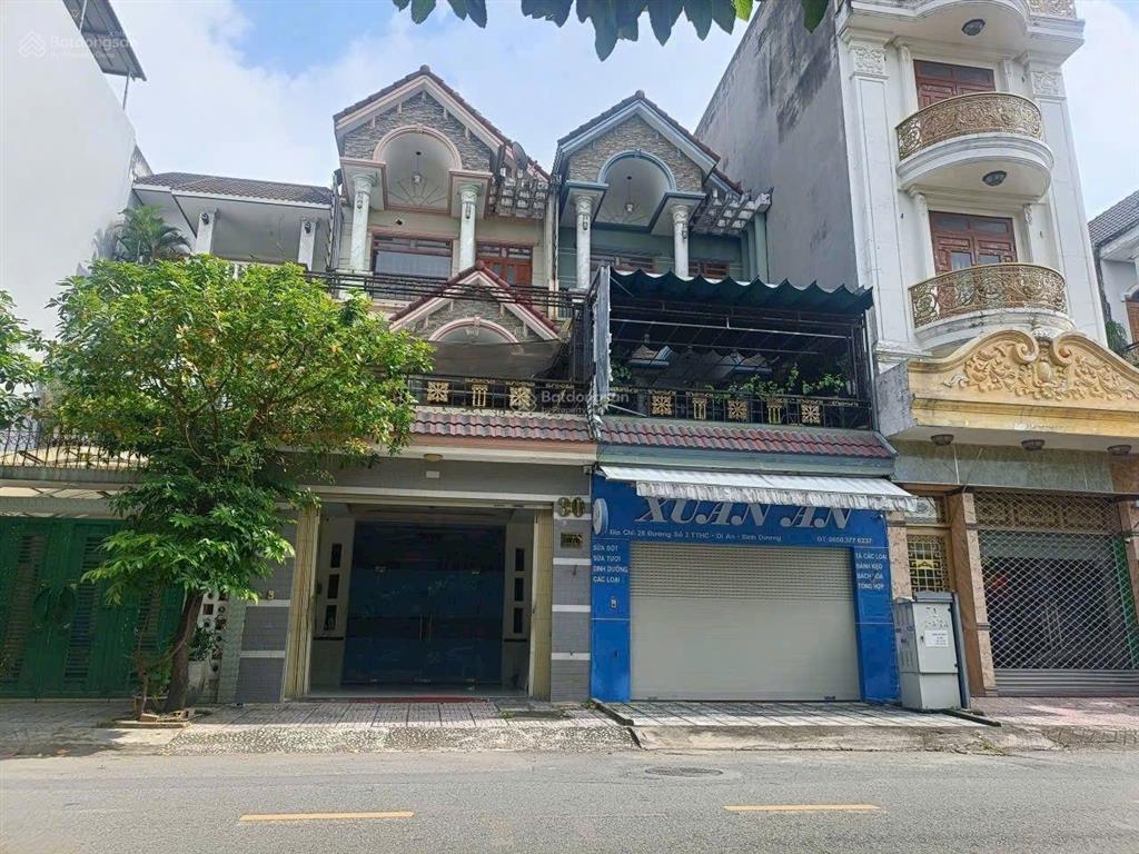 Bán nhà khu trung tâm hành chính dĩ an .tphcm  diện tích  120m, 1 trệt 2 lầu  ngay cổng