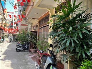 Bán nhà phố nghĩa tân, cầu giấy, ô tô đỗ cửa, mt rộng, gần nhiều trường đh, 6 t, 38m2, nhỉnh 10 tỷ