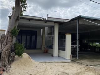 Cần bán đất có sẵn nhà mới xây mặt tiền đường