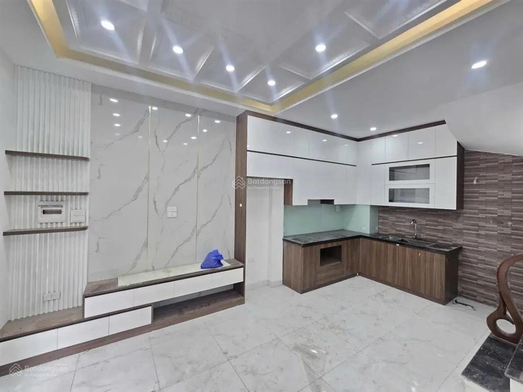 Chủ nhà cần bán căn nhà mới xây rất đẹp, đầy đủ nội thất cơ bản