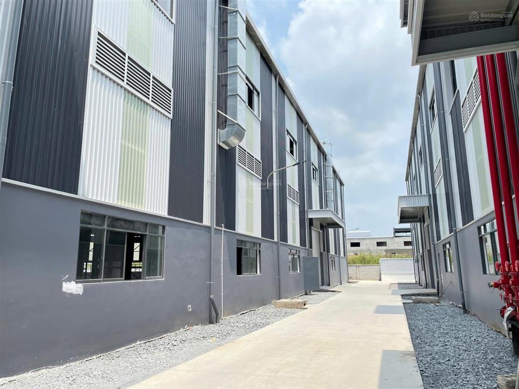 Cho thuê kho, xưởng 1800m2 giá cực chất 100 triệu tại nguyễn hữu trí, thanh phú, bến lức, long an