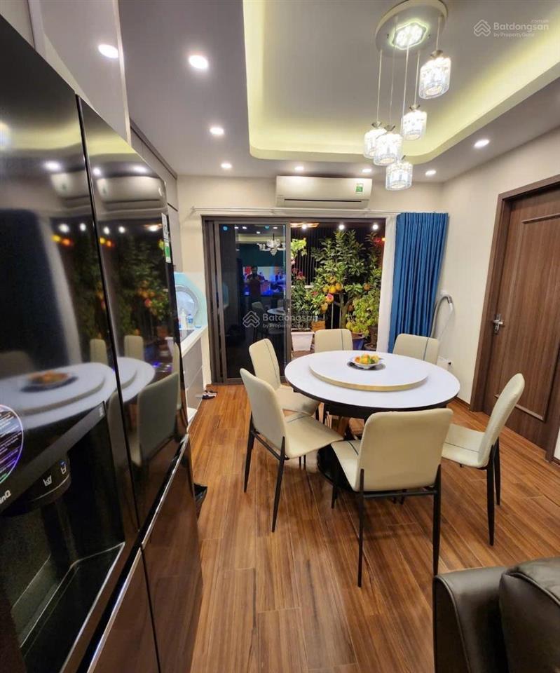 Chính chủ gửi bán căn hộ view vườn hoa, nội thất tiền tỷ chỉ 5.35 tỷ chung cư p10