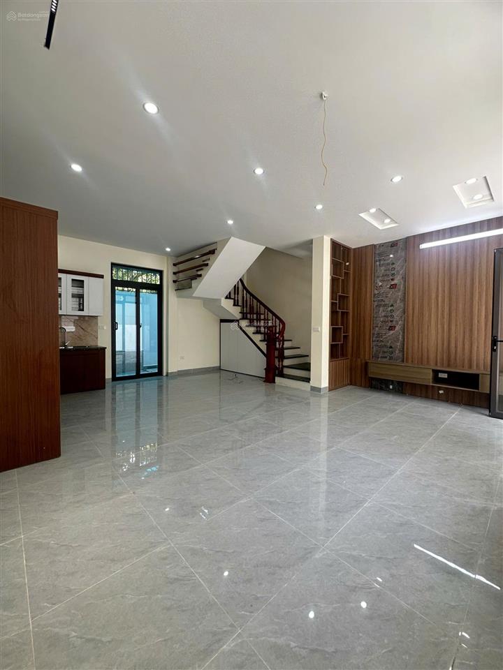 Bán nhà liền kề đại thànhquốc oai,ngõ 8m ô tô đỗ cửa ngày đêm, sd 77m*3,5t*4n rộng, giá hơn 4,8 tỷ