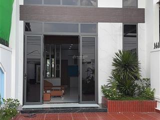 Chủ bán gấp nhà đi nước ngoài tại đt 826, 1,29 tỷ, 100m2, 3pn + 2wc, cần đước, long an