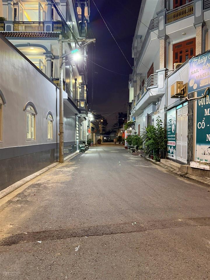 Bán gấp nhà góc 2 mt đường thới an 13 phường thới an quận 12, dt 5x25m, 1 trệt 3 lầu, giá 8.9 tỷ tl