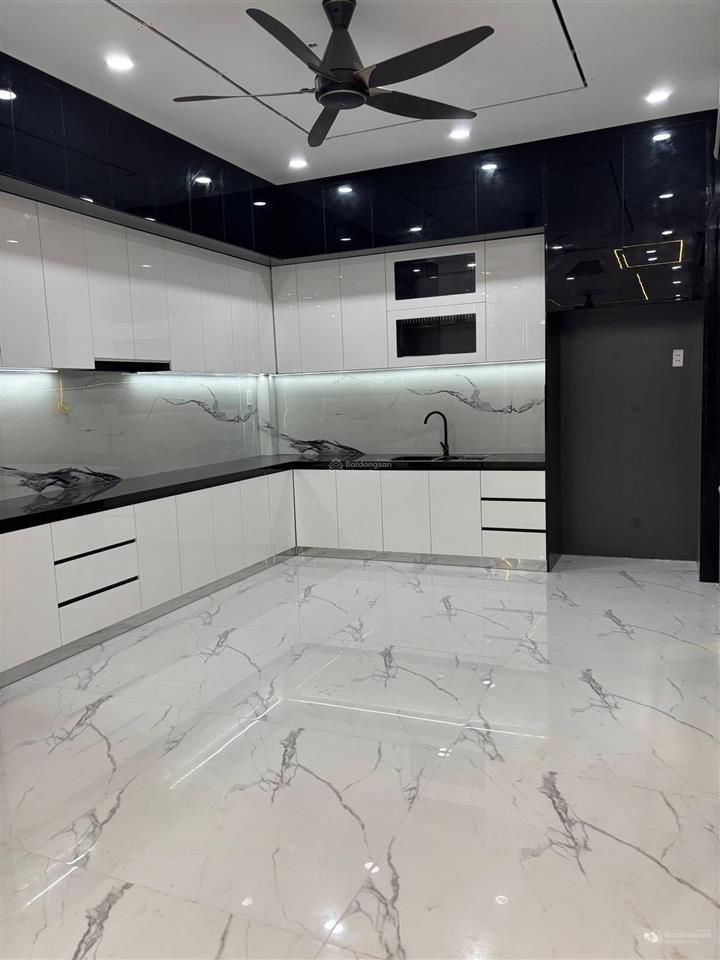 Bán gấp nhà góc 2 mt đường thới an 13 phường thới an quận 12, dt 5x25m, 1 trệt 3 lầu, giá 8.9 tỷ tl