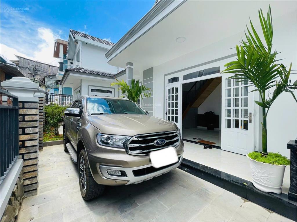 Bán villa 3 mặt tiền trung tâm đà lạt, không gian yên bình giữa lòng phố