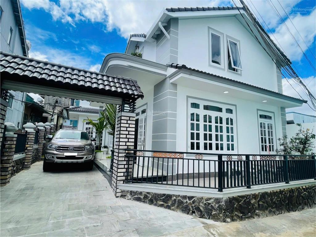Bán villa 3 mặt tiền trung tâm đà lạt, không gian yên bình giữa lòng phố