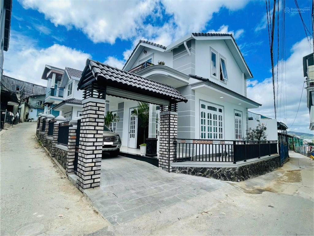 Bán villa 3 mặt tiền trung tâm đà lạt, không gian yên bình giữa lòng phố