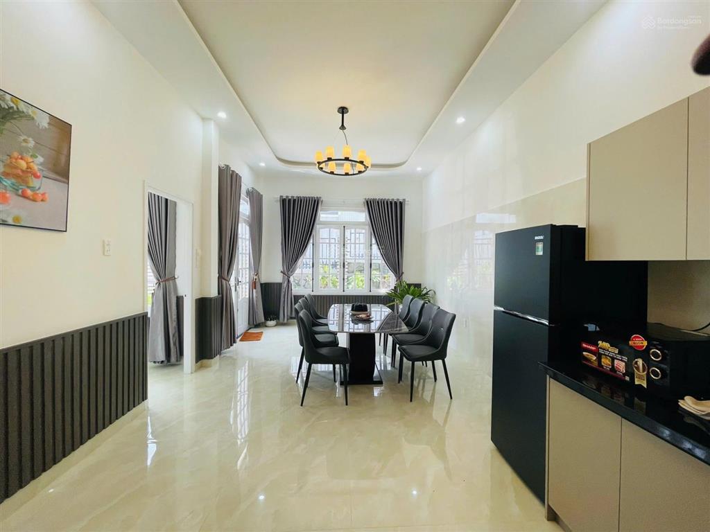 Bán villa 3 mặt tiền trung tâm đà lạt, không gian yên bình giữa lòng phố