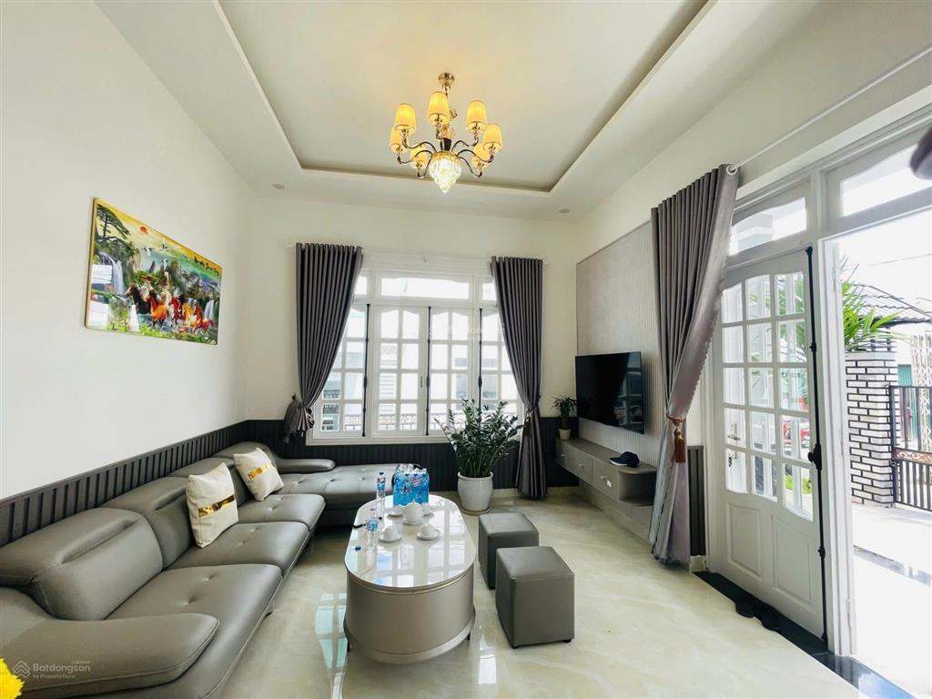 Bán villa 3 mặt tiền trung tâm đà lạt, không gian yên bình giữa lòng phố