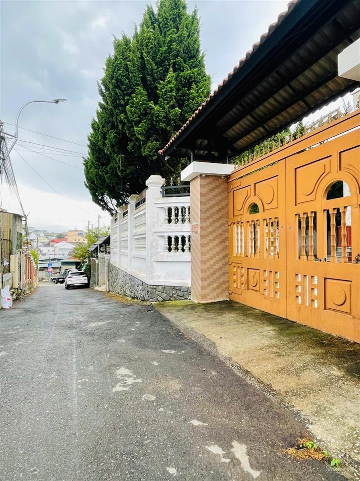 Bán villa 3 mặt tiền trung tâm đà lạt, không gian yên bình giữa lòng phố