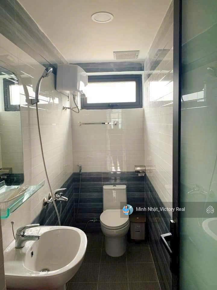 Bán nhà phố 82m2, 6 phòng ngủ, cách hồ xuân hương 1km, đà lạt