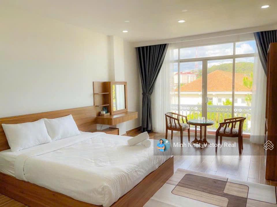 Bán khách sạn mặt tiền 17 phòng, thu nhập 100 tr/th bên cạnh bến xe liên tỉnh đà lạt