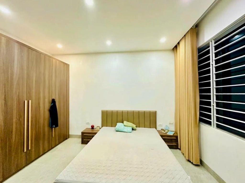 Nhà 59m2 đường Cầu Giấy, Mặt Tiền 6m, Dân Xây 4 Tầng, Ô Chờ Thang Máy, Ngõ Nông Thoáng, Giá 16.5 Tỷ