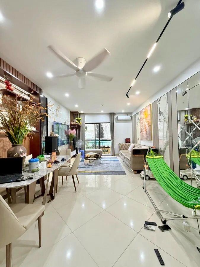 Bán Nhà Đẹp 50m Phố Cầu Giấy, 4PN, 6 Tầng Chắc Chắn, Ngõ Nông Rộng, 3 Bước Ra Ô tô Tránh, 19,2 Tỷ