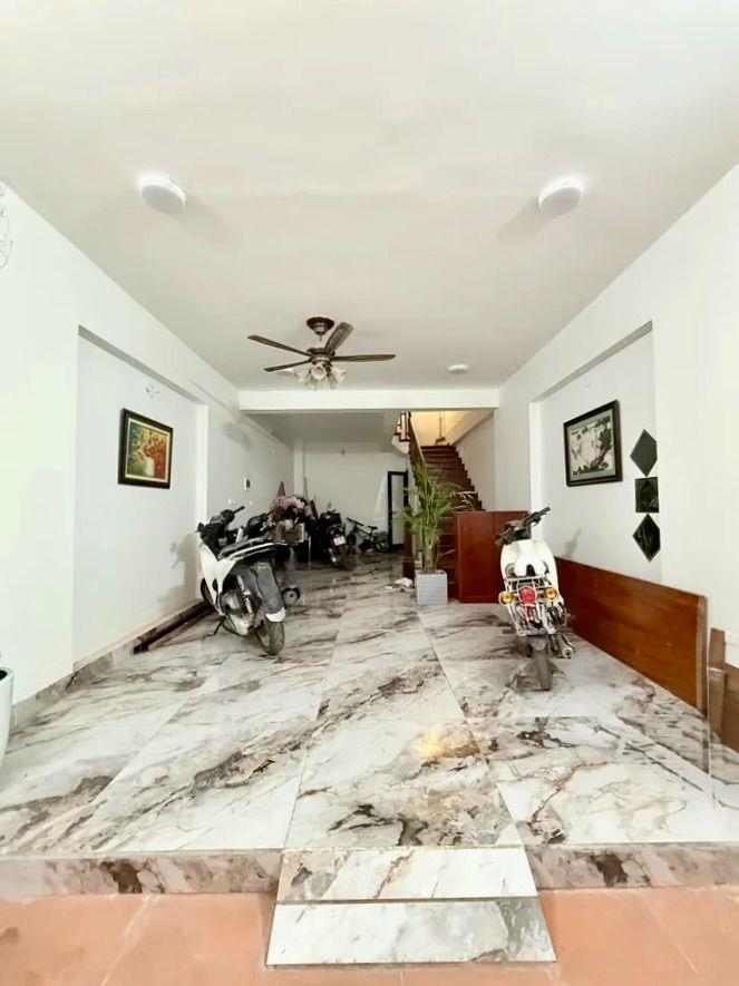 Bán Nhà Đẹp 50m Phố Cầu Giấy, 4PN, 6 Tầng Chắc Chắn, Ngõ Nông Rộng, 3 Bước Ra Ô tô Tránh, 19,2 Tỷ