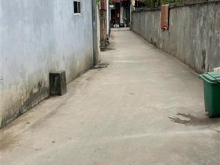 Nhà 3 tầng lô góc 38m  oto đỗ cửa  sát mặt chợ  la tinh  hoài đức