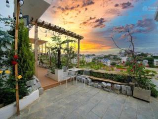 Siêu villa 3 lầu  8 phòng ngủ đẹp lung linh giữa lòng đà lạt