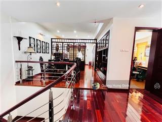 Bán liền kề ngô thì nhậm hà đông, plo vỉa kè, kd, 48m25t, full nội thất ở luôn. giá 17 tỷ.