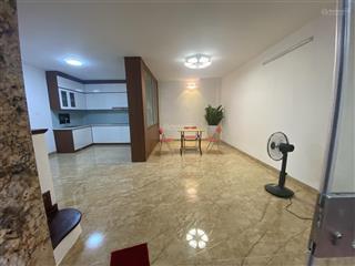 Chính chủ cần bán nhà trung tâm cầu giấy 40m2, lô góc 2 mặt tiền, nhà 5 tầng 4 phòng ngủ giá 9tỷ8