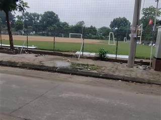 Ô tô đỗ ngày đêm. cạnh sân bóng phú vinh. đất nở hậu phong thuỷ đẹp