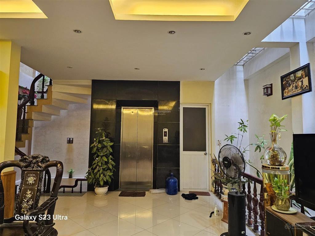 Mặt phố phú diễn  đoạn đẹp nhất, 100m2, mt 7m, 6 tầng thang máy  đại học tnmt  vỉa hè rộng  3x