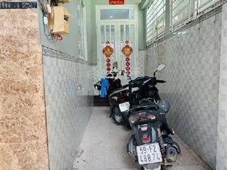 Bán nhà riêng, 2 tầng, 70m2, gần chợ, trường học, trung tâm thương mại, q7, nhỉnh 6 tỷ