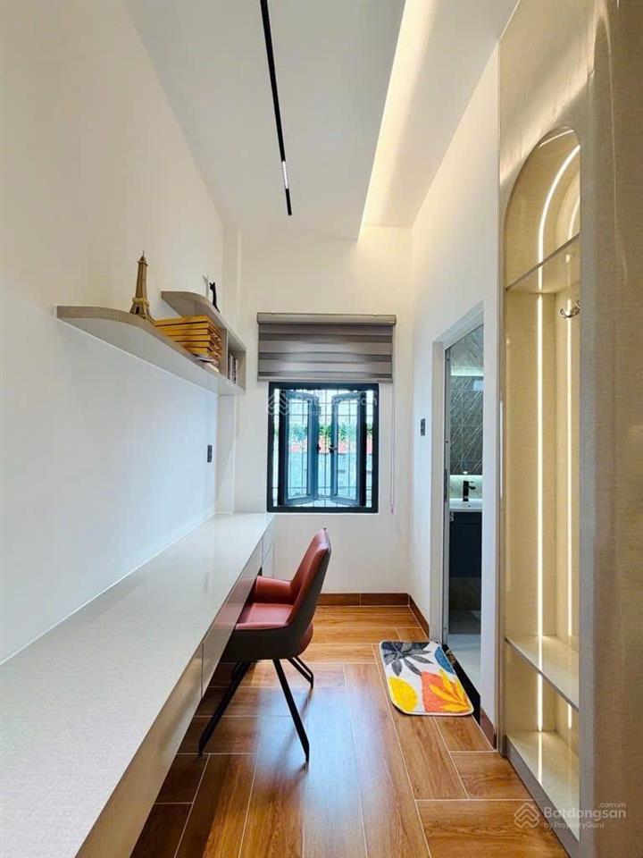 Bán nhà mặt tiền 3 tầng 100m2 ( 4,3 x 23,5) nguyễn duy cung p12 sổ hồng riêng