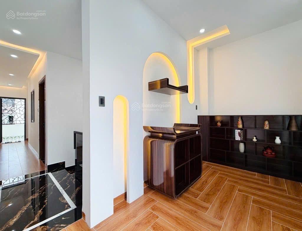 Bán nhà mặt tiền 3 tầng 100m2 ( 4,3 x 23,5) nguyễn duy cung p12 sổ hồng riêng