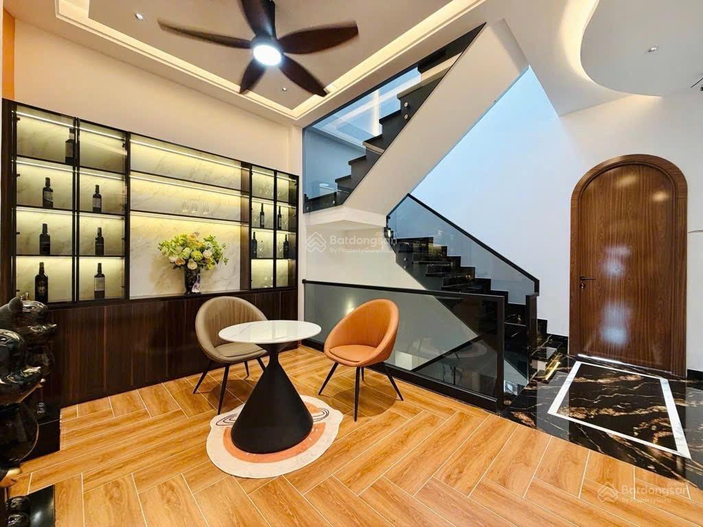 Bán nhà mặt tiền 3 tầng 100m2 ( 4,3 x 23,5) nguyễn duy cung p12 sổ hồng riêng