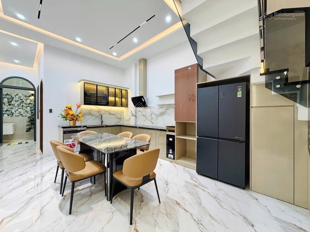 Bán nhà mặt tiền 3 tầng 100m2 ( 4,3 x 23,5) nguyễn duy cung p12 sổ hồng riêng