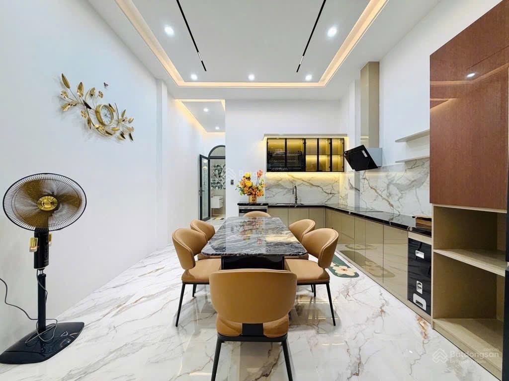 Bán nhà mặt tiền 3 tầng 100m2 ( 4,3 x 23,5) nguyễn duy cung p12 sổ hồng riêng