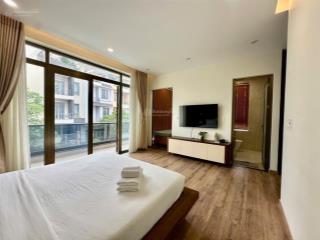 Khách sạn chính chủ 5 tầng  xe hơi ngủ trong nhà. hàng đẹp, hiếm, giá tốt nhất khu vực quận 2.