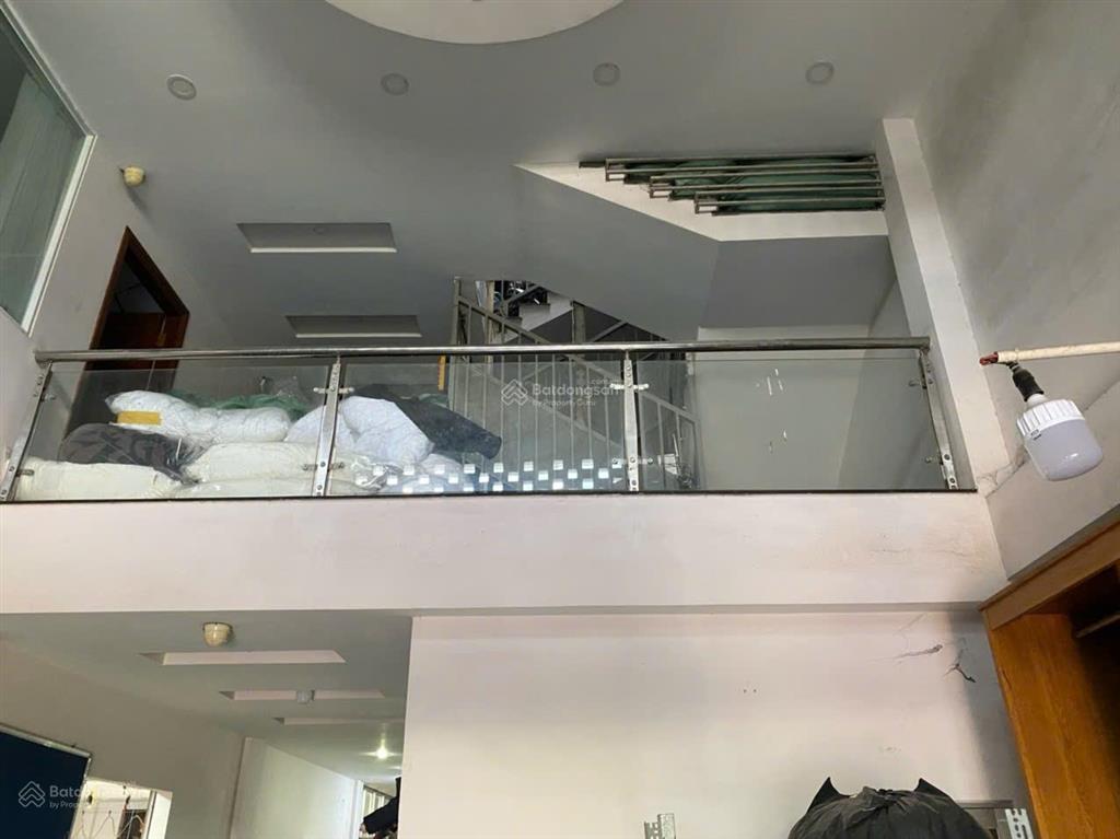 Nhà thuộc khu dân cư hiện hữu, sổ hồng chính chủ, mặt tiền 10m, tiện làm văn phòng cty