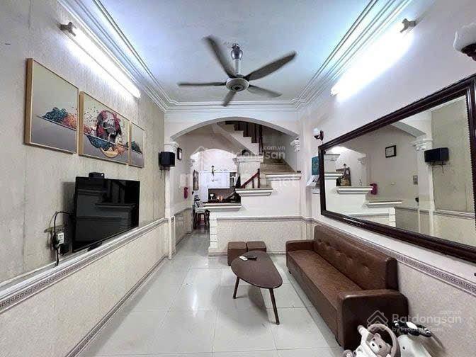 Bán gấp! 7.85 tỷ, 25m2 nhà 5 tầng võ chí công ngõ nông ba gác vào cửa sổ đỏ chính chủ.